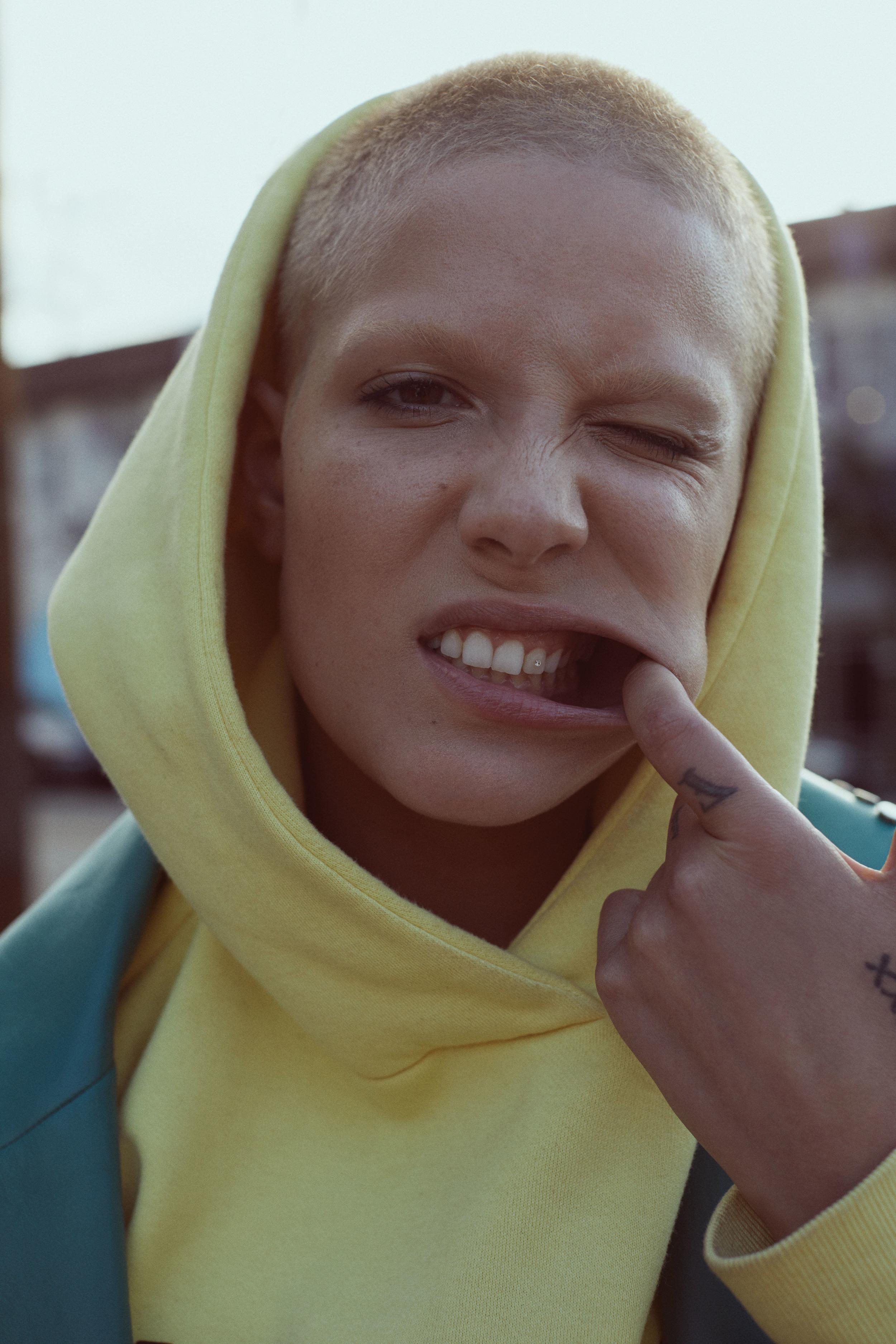 14P Halsey Topless