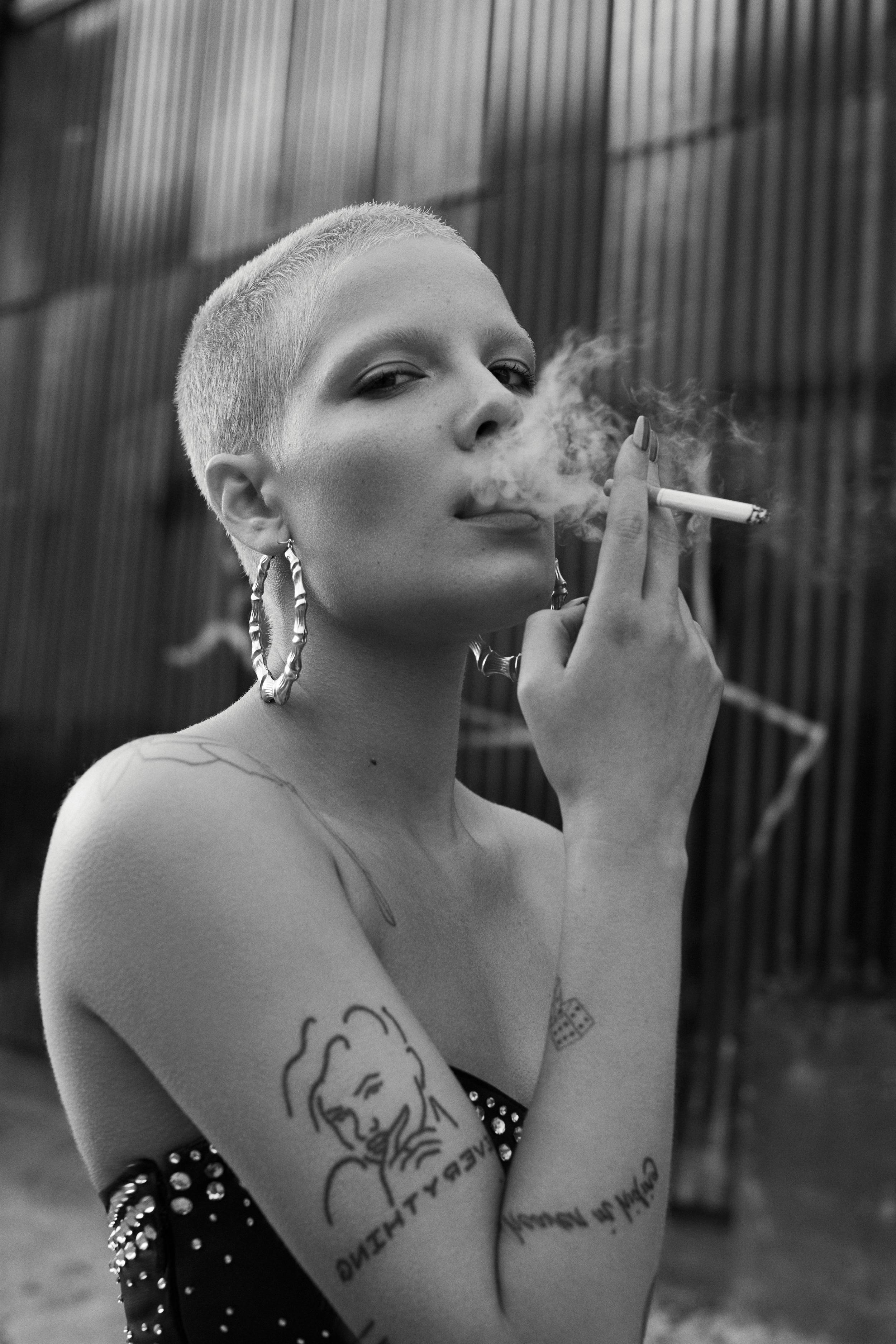 14P Halsey Topless
