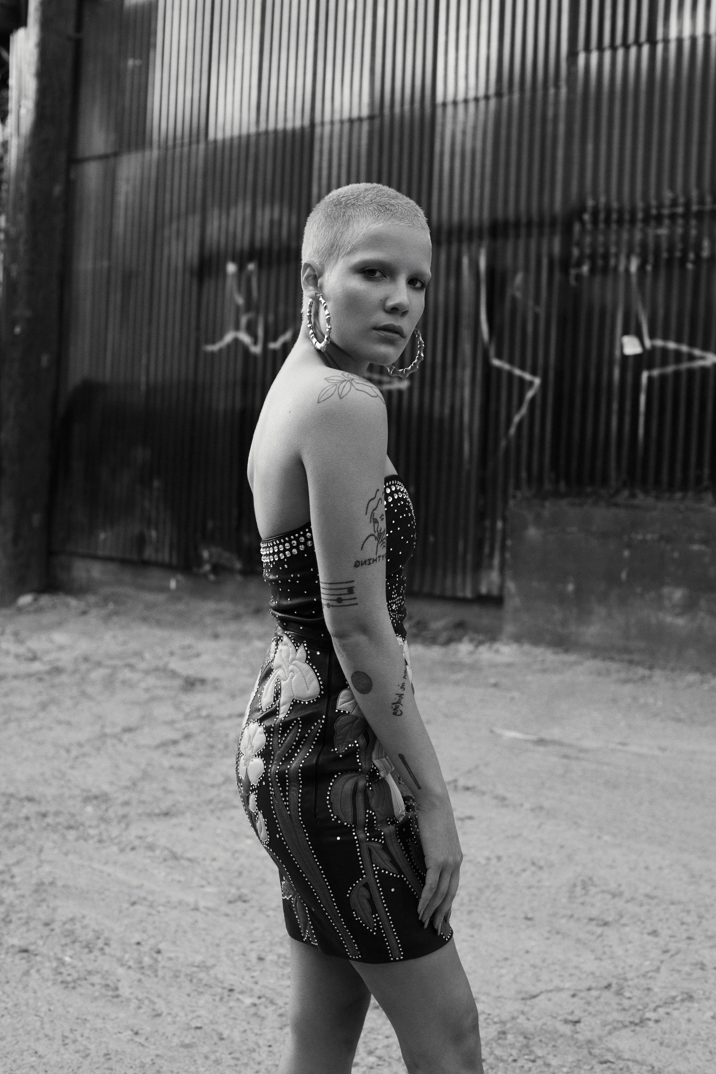 14P Halsey Topless