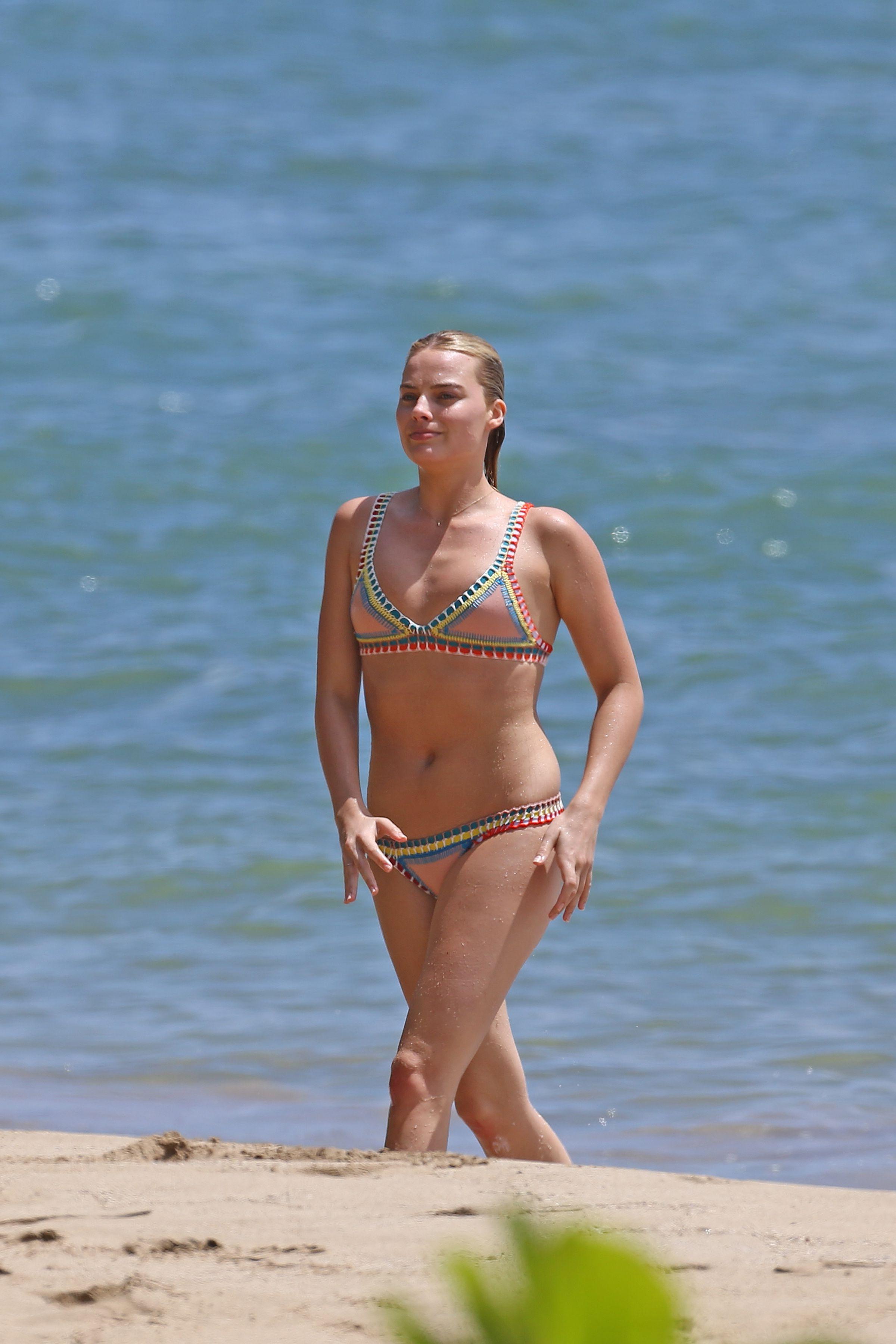 6P Topless Photos of Margot Robbie