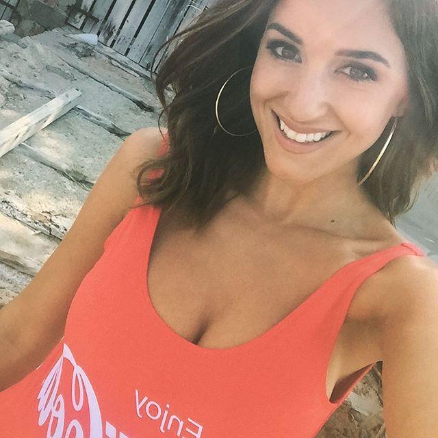 7P Rosie Jones’s BTS topless pics