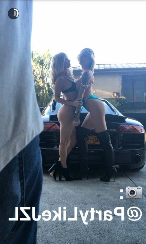8P Sara Jean Underwood Topless Photos