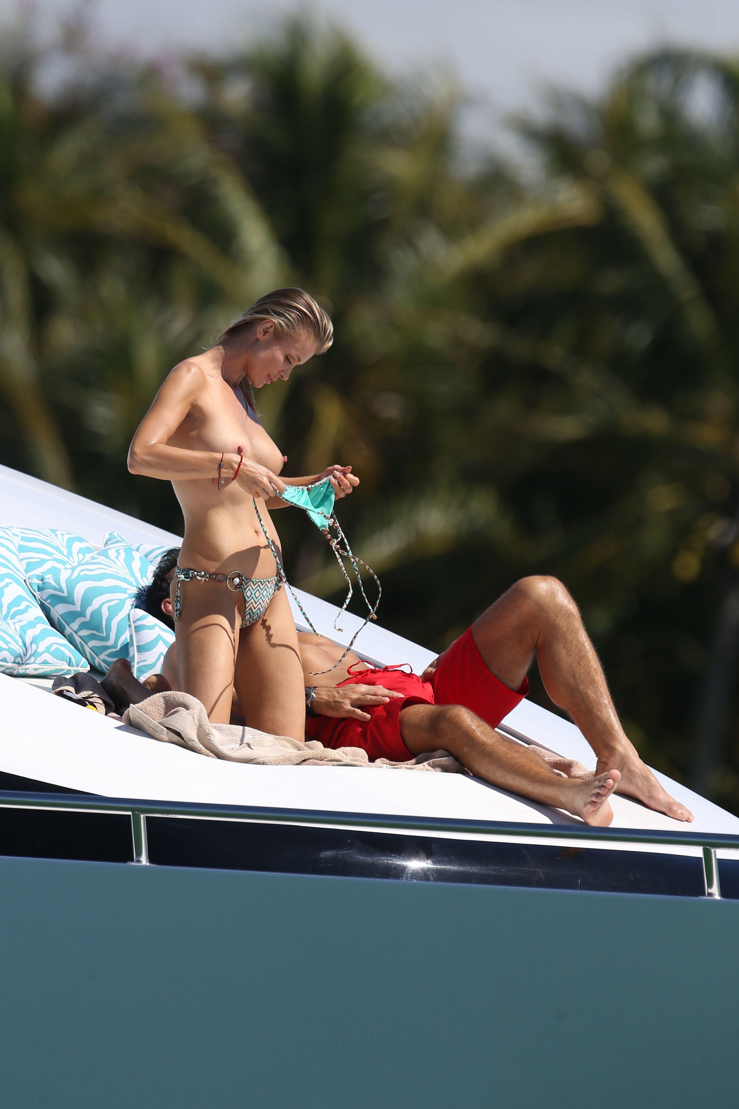 6P Topless pics of Joanna Krupa