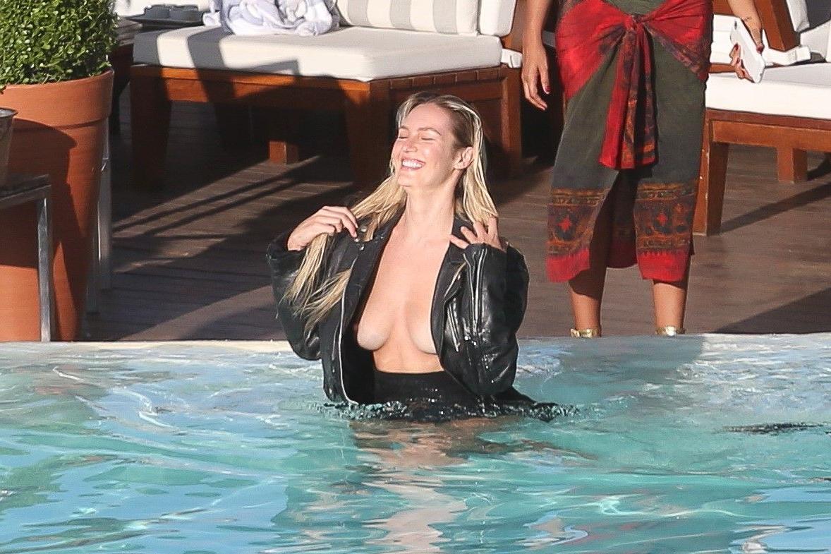 15P Candice Swanepoel Topless Photos