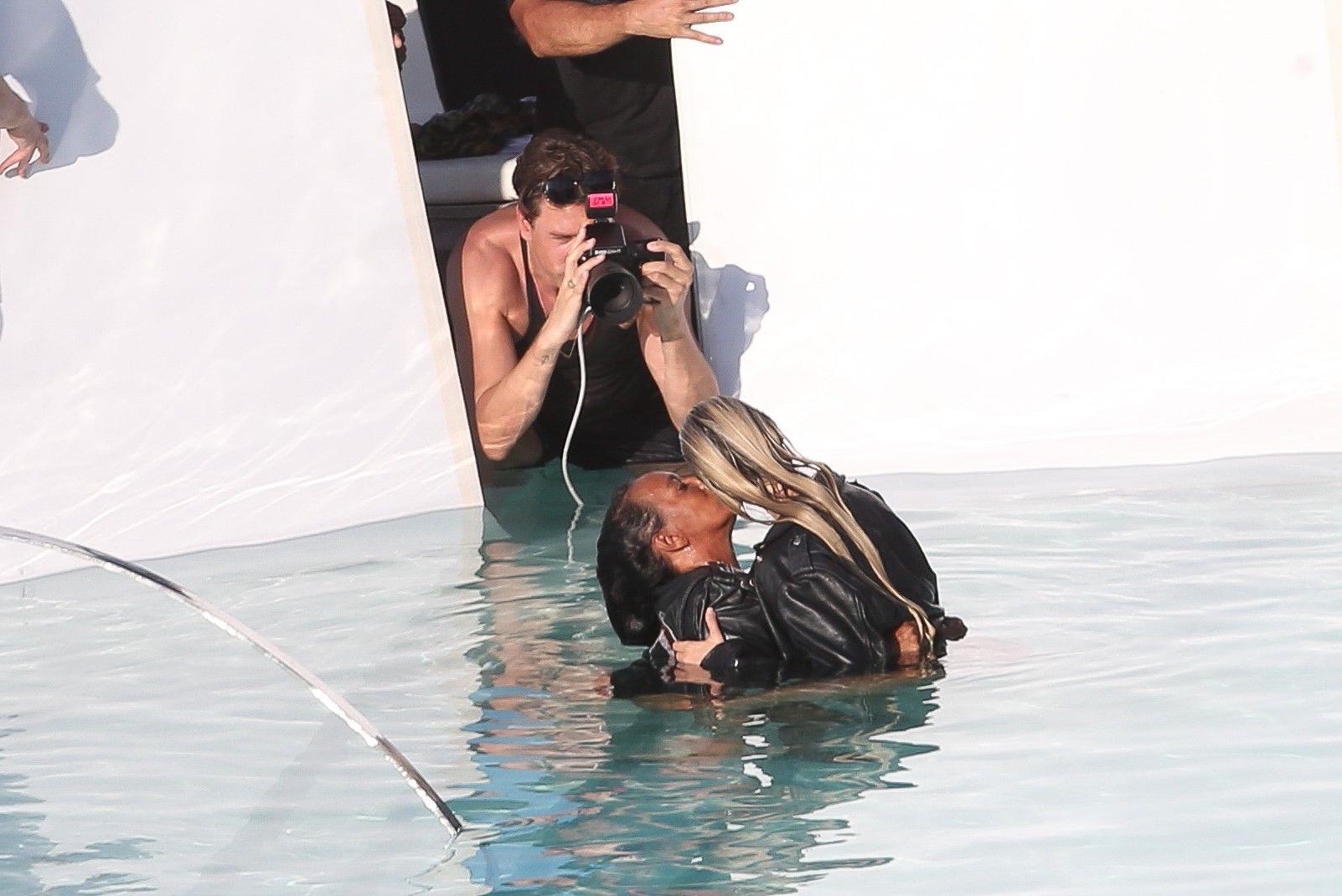 15P Candice Swanepoel Topless Photos
