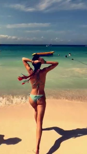 12P Bella Thorne Topless Photos