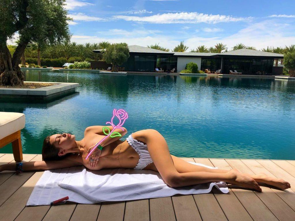 8P Bella Hadid Topless
