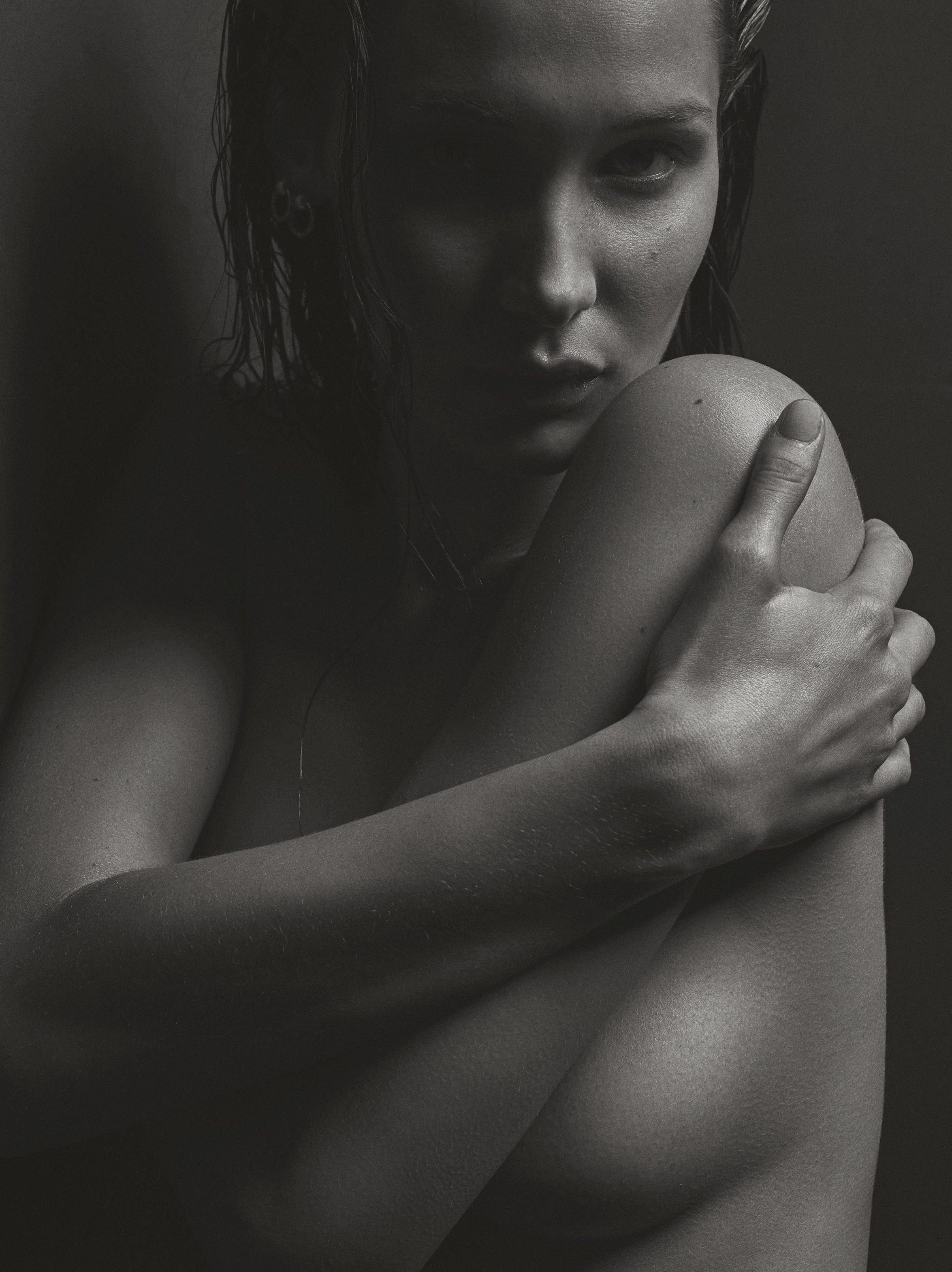 11P Bella Hadid Topless Photos