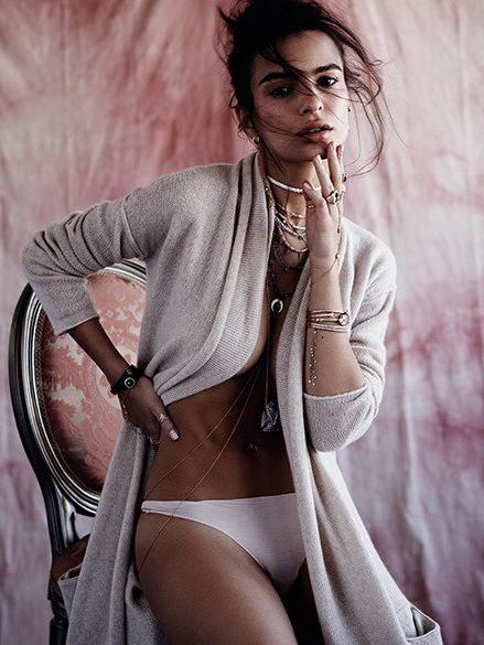 7P Topless pics of Emily Ratajkowski