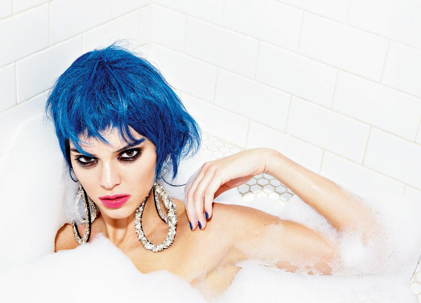 4P Kendall Jenner Topless Pics