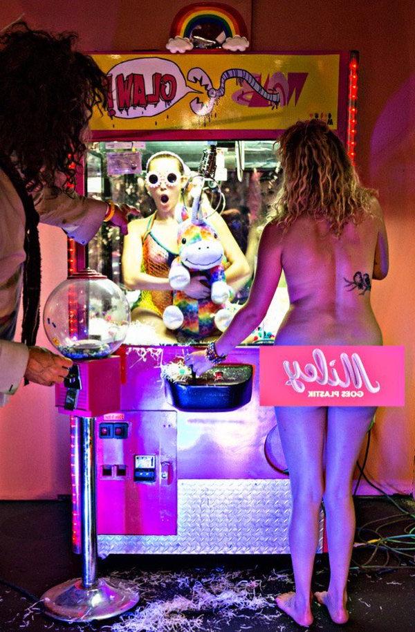 4P Topless pics of Miley Cyrus