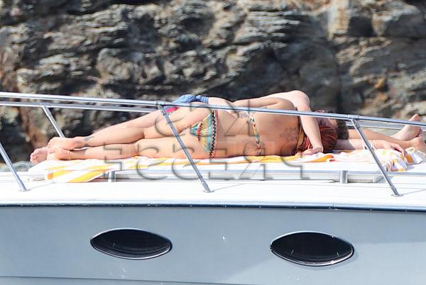 25P Rita Ora Topless