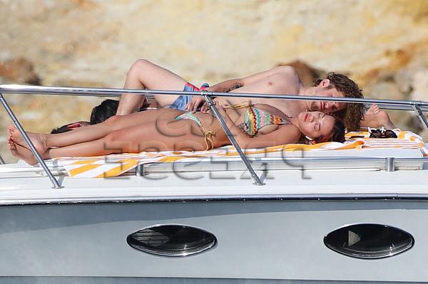 25P Rita Ora Topless
