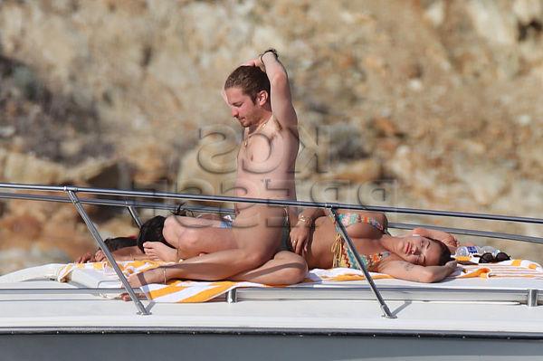 25P Rita Ora Topless