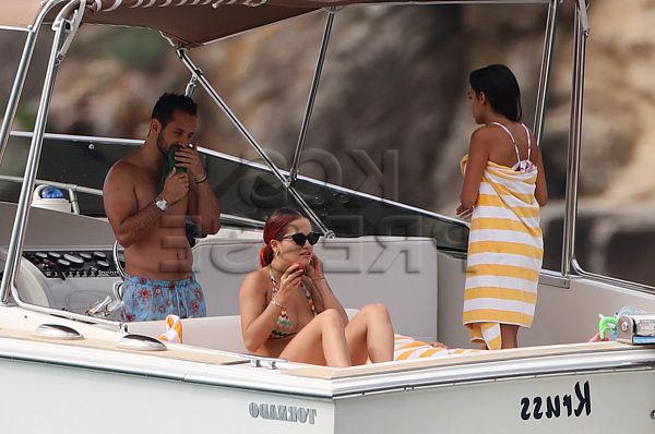25P Rita Ora Topless