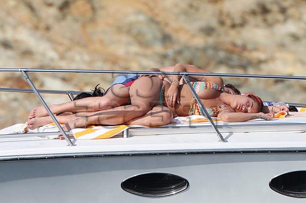 25P Rita Ora Topless