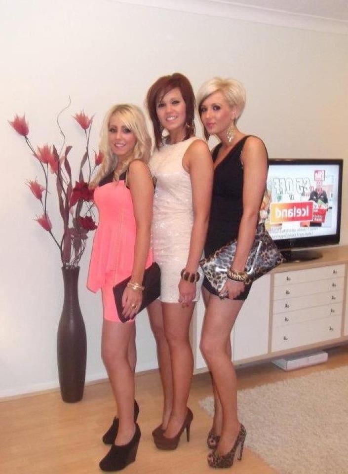 24P Anglaises en talon Bitch British Girls in High Heels 24