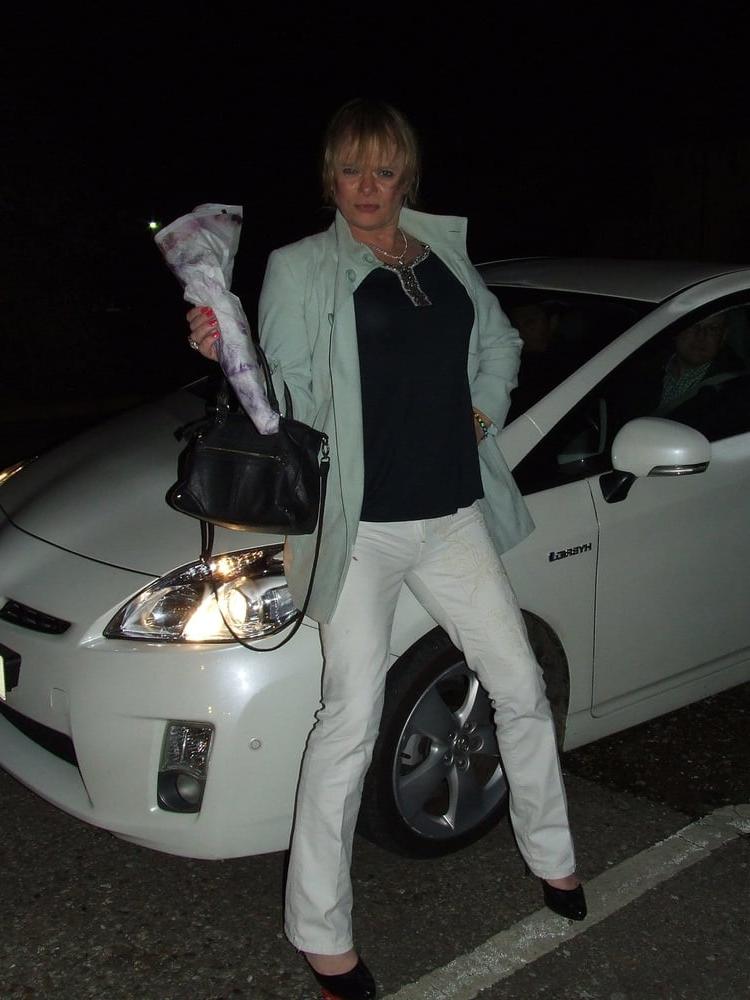24P Anglaises en talon Bitch British Girls in High Heels 24