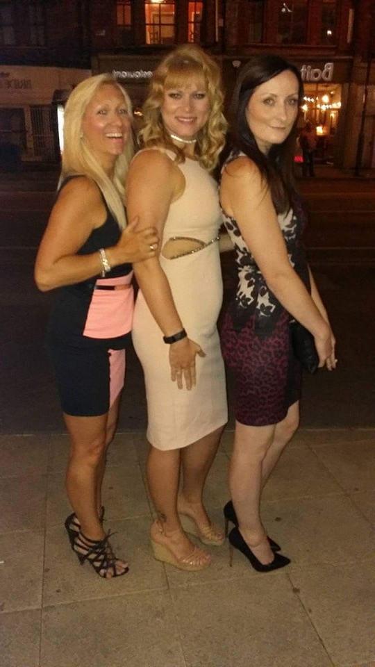 24P Anglaises en talon Bitch British Girls in High Heels 24