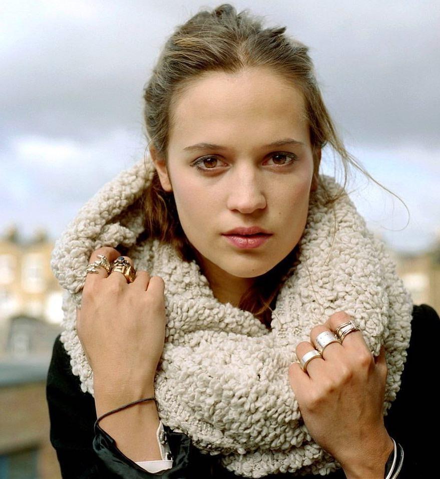 25P cute Alicia Vikander