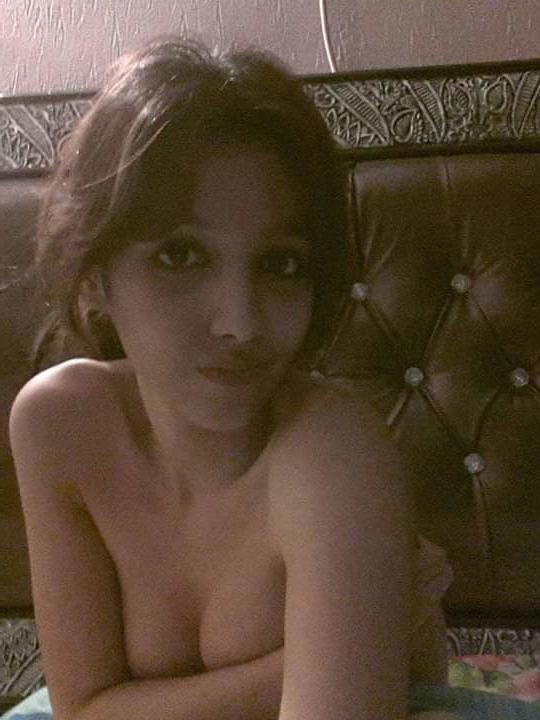 16P Cute Desi Girl Nude Leaked Photos