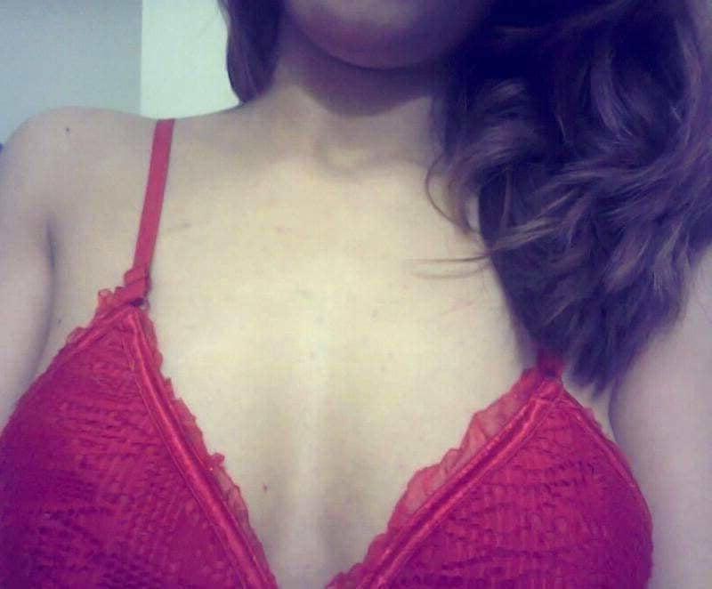 16P Cute Desi Girl Nude Leaked Photos