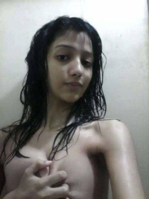 16P Cute Desi Girl Nude Leaked Photos