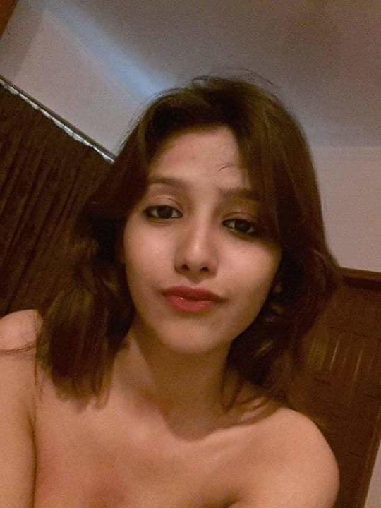 16P Cute Desi Girl Nude Leaked Photos
