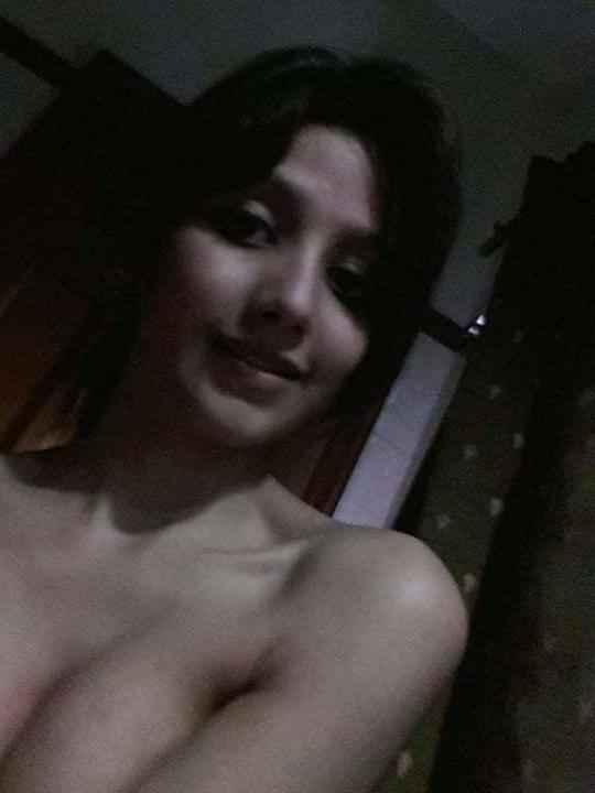 16P Cute Desi Girl Nude Leaked Photos