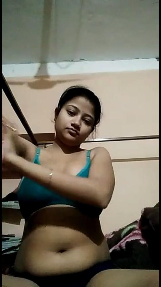 13P Chubby desi girl leaked by bf
