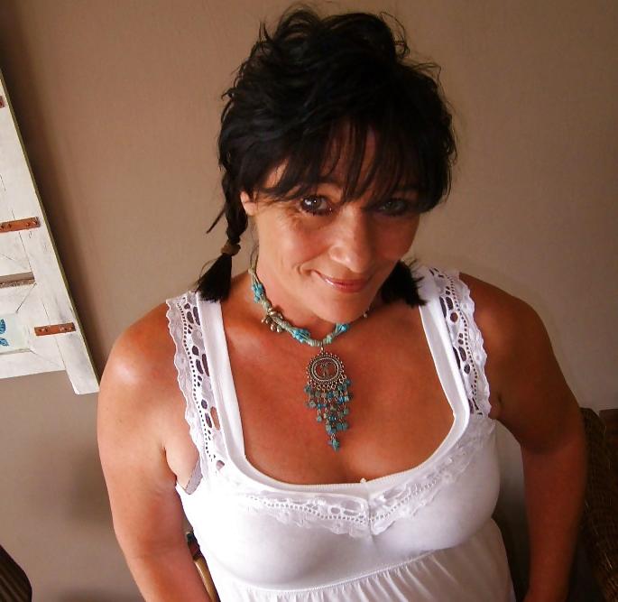 25P My mothers mature horny girlfriend, fuck that old bitch!!!