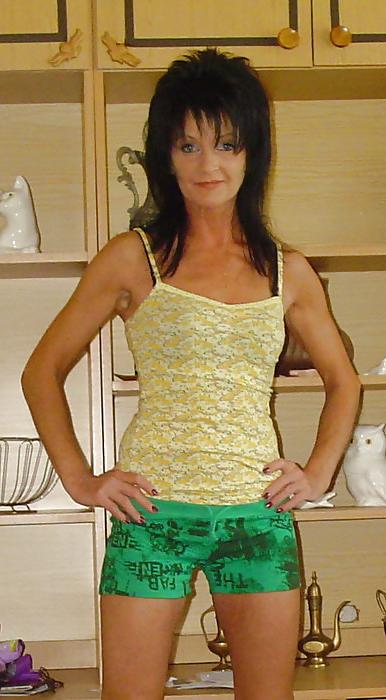 25P My mothers mature horny girlfriend, fuck that old bitch!!!