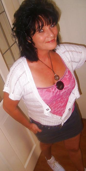 25P My mothers mature horny girlfriend, fuck that old bitch!!!