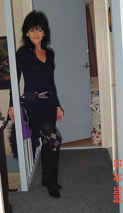 25P My mothers mature horny girlfriend, fuck that old bitch!!!