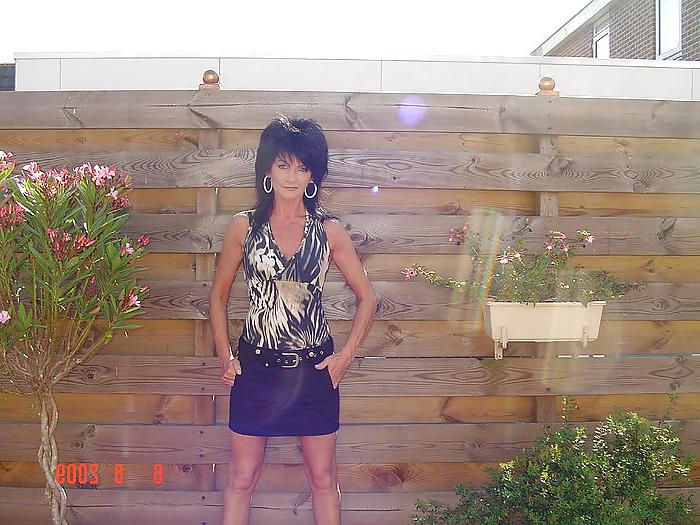 25P My mothers mature horny girlfriend, fuck that old bitch!!!