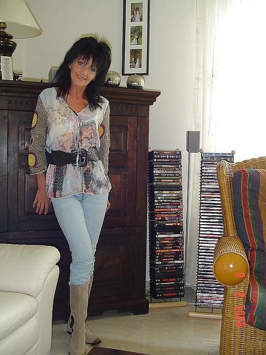 25P My mothers mature horny girlfriend, fuck that old bitch!!!