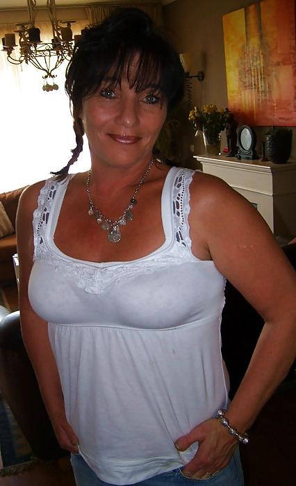25P My mothers mature horny girlfriend, fuck that old bitch!!!