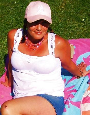 25P My mothers mature horny girlfriend, fuck that old bitch!!!