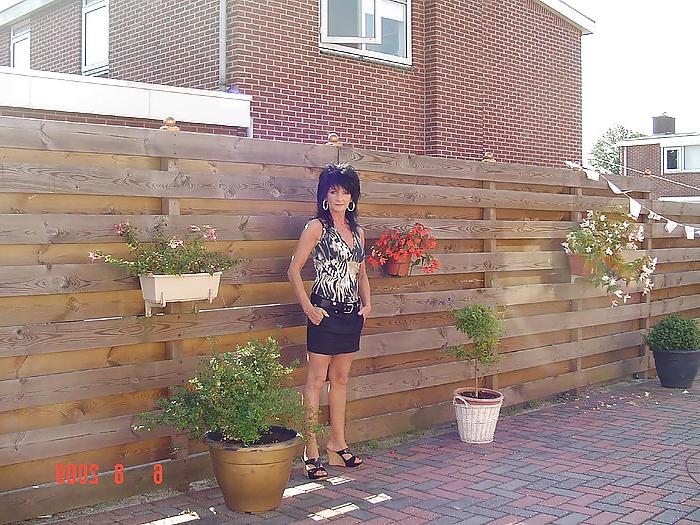 25P My mothers mature horny girlfriend, fuck that old bitch!!!