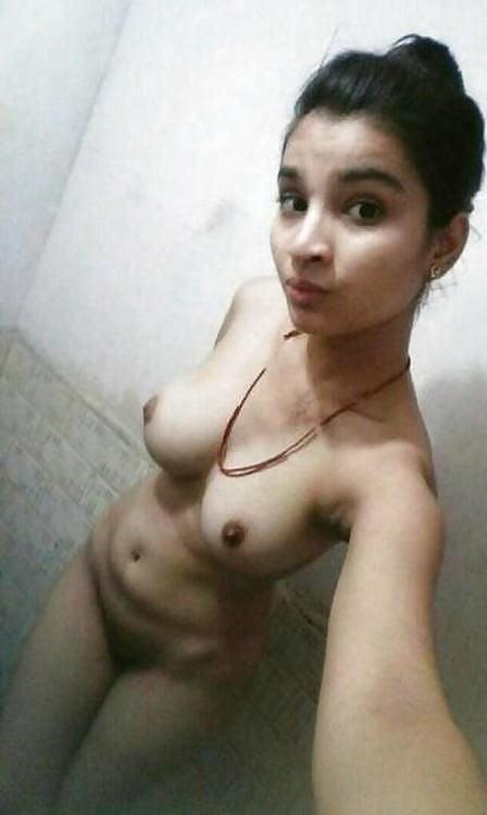8P Cute Indian Teen Nude Selfies Leaked By Brother
