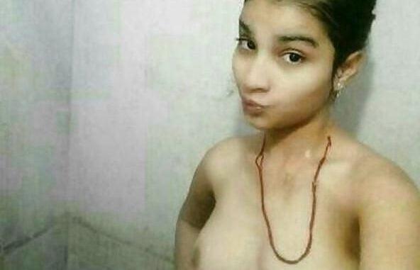 8P Cute Indian Teen Nude Selfies Leaked By Brother