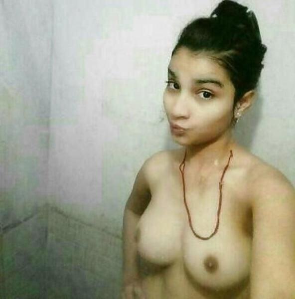 8P Cute Indian Teen Nude Selfies Leaked By Brother