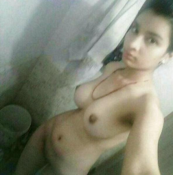 8P Cute Indian Teen Nude Selfies Leaked By Brother