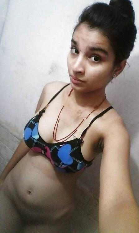 8P Cute Indian Teen Nude Selfies Leaked By Brother