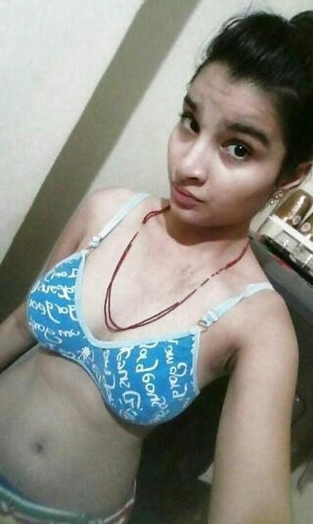 8P Cute Indian Teen Nude Selfies Leaked By Brother