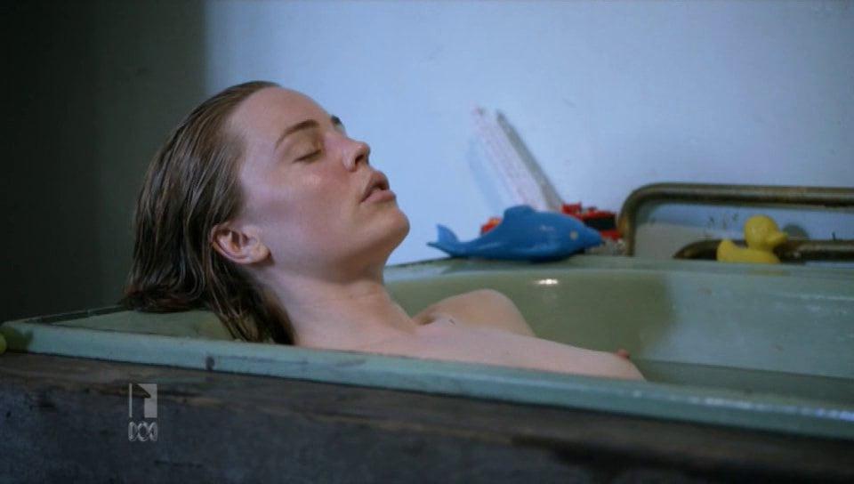 25P Melissa George cute woman