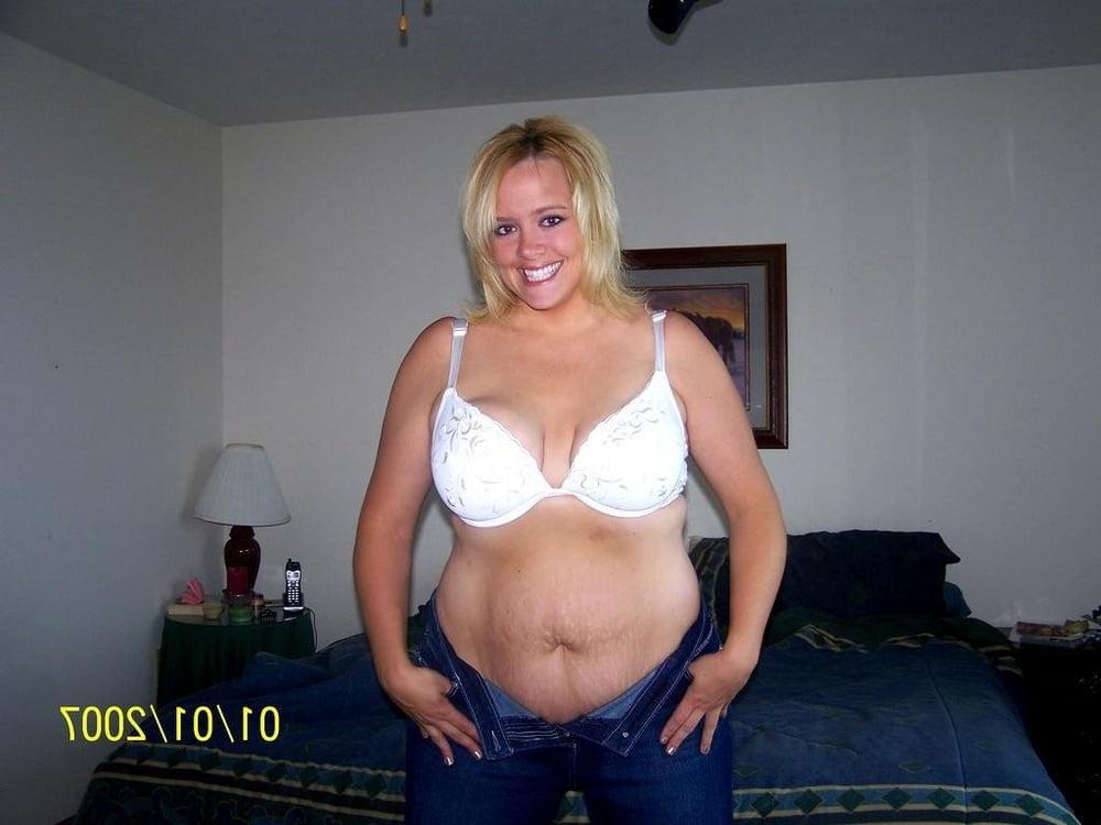 25P Cute Blonde Shelly
