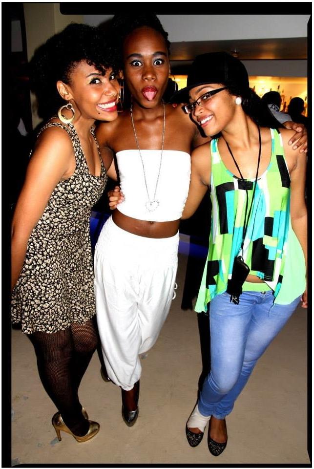 25P Black Metisse en talon Bitch Black Girls in High Heels 27