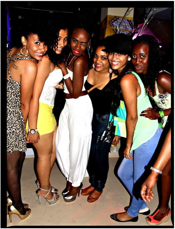 25P Black Metisse en talon Bitch Black Girls in High Heels 27