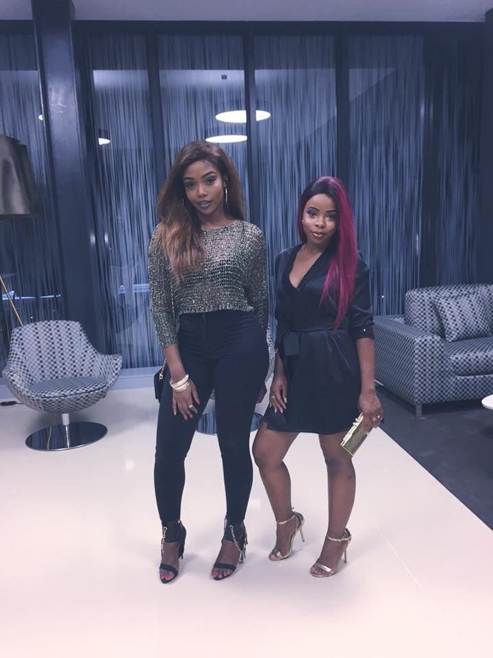 25P Black Metisse en talon Bitch Black Girls in High Heels 27